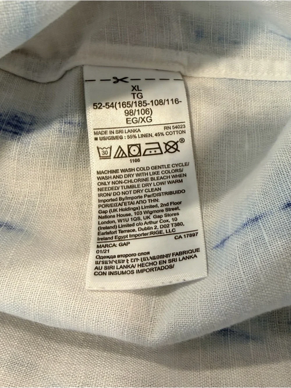 GAP Men's White and Blue Short-Sleeve Tie-Dye Button Down Shirt made with Linen - Picture 4 of 5